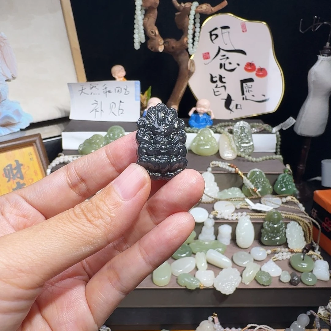 困***魚和田玉未镶嵌颈饰
