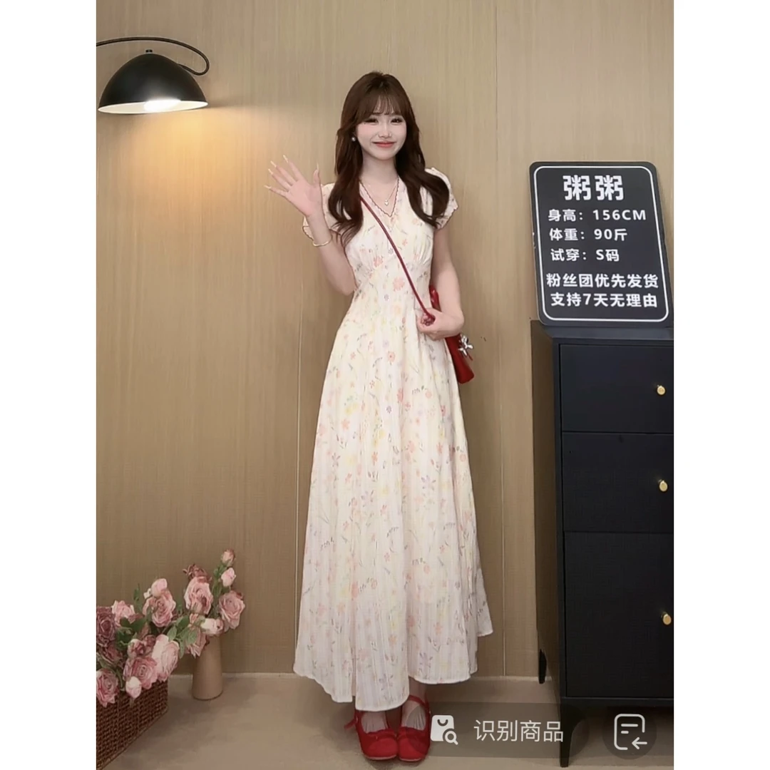 法式茶歇时尚碎花V领连衣裙女2025夏季新款绑带收腰显瘦长款裙子