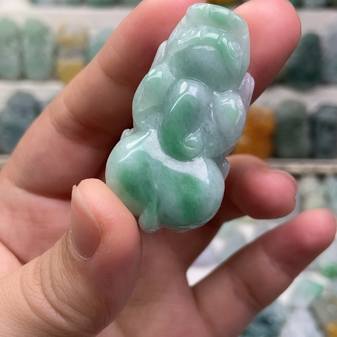 翡翠未镶嵌吊坠(赠链)