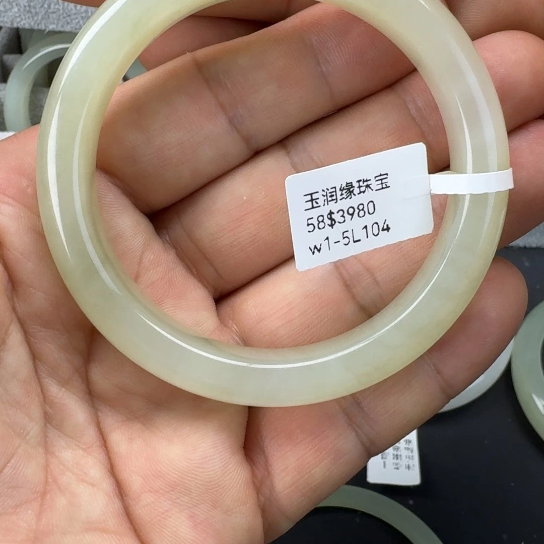 和田玉未镶嵌车挂