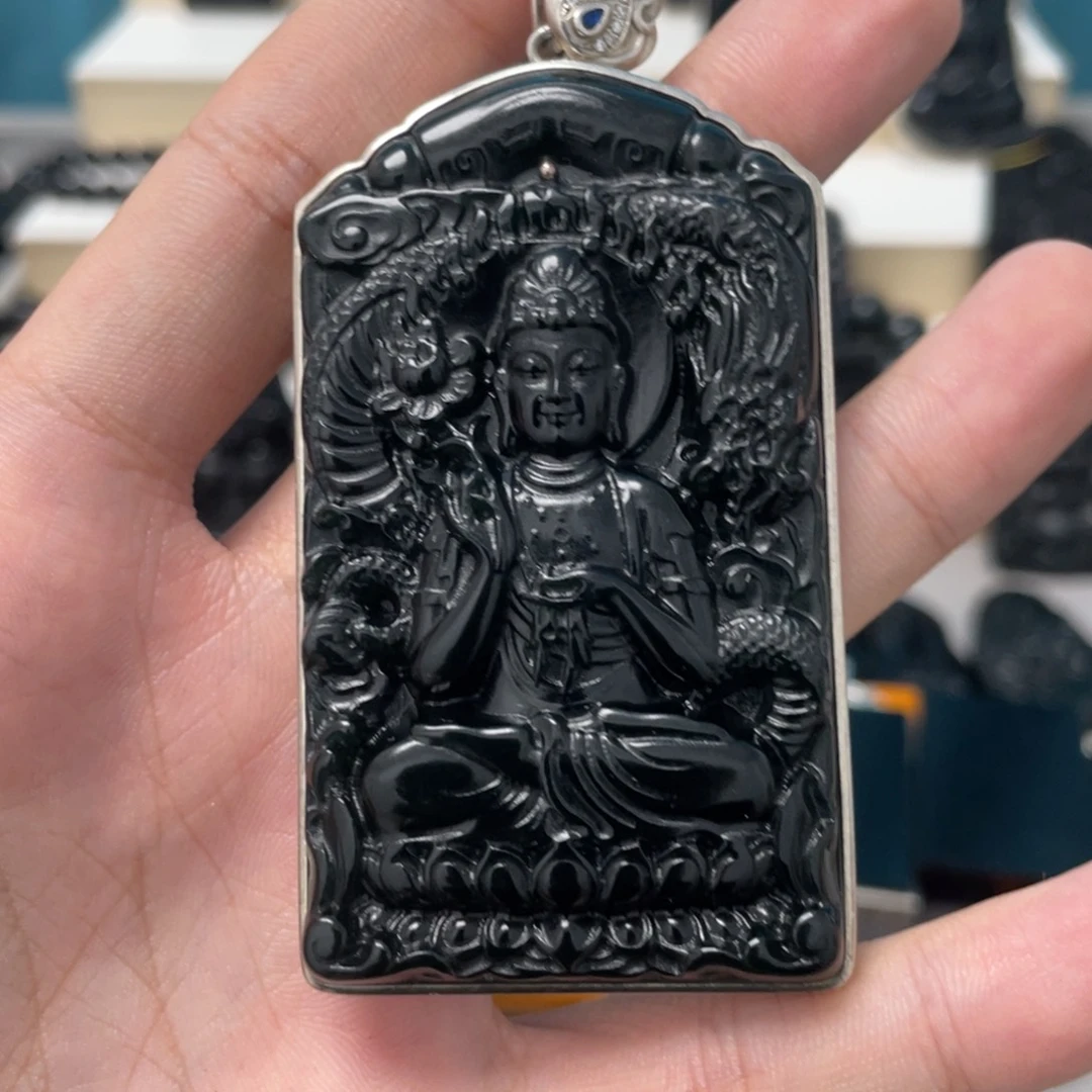 带***行未镶嵌蛇纹石玉吊坠