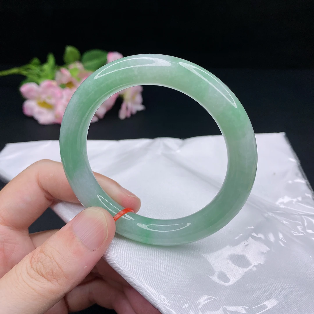 057#缅甸天然翡翠A货 57-10.8mm 满绿大胖圆条飘花翡翠手镯