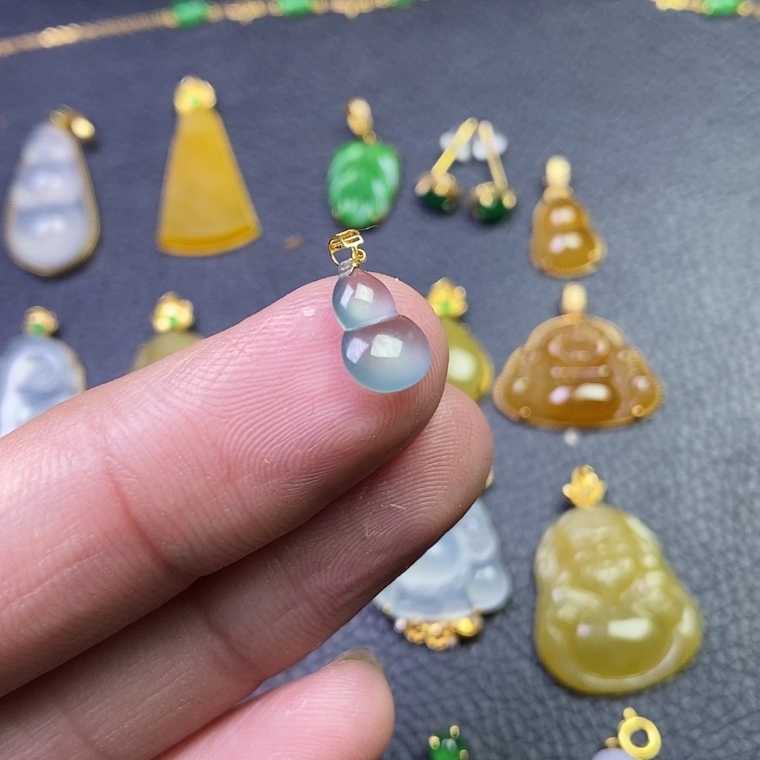 颈饰18K金镶嵌翡翠