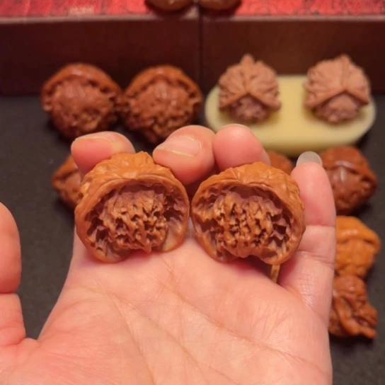 文玩核桃吊坠蛇头