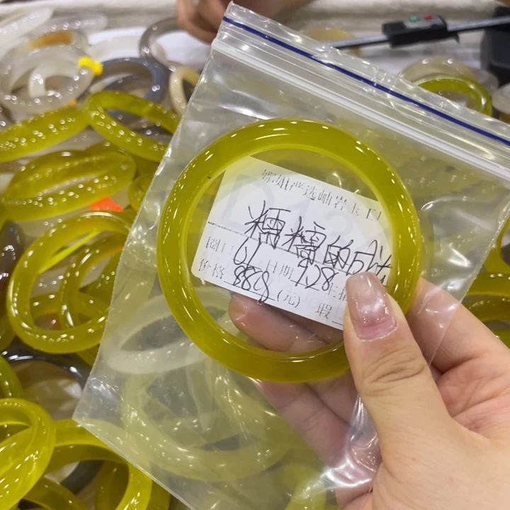 未镶嵌蛇纹石玉手镯糯****记
