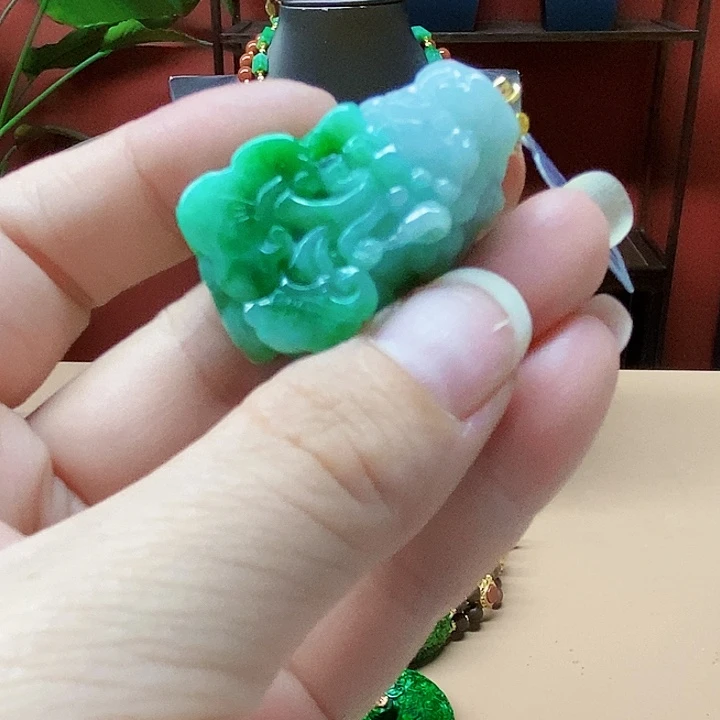 翡翠未镶嵌颈饰吊坠