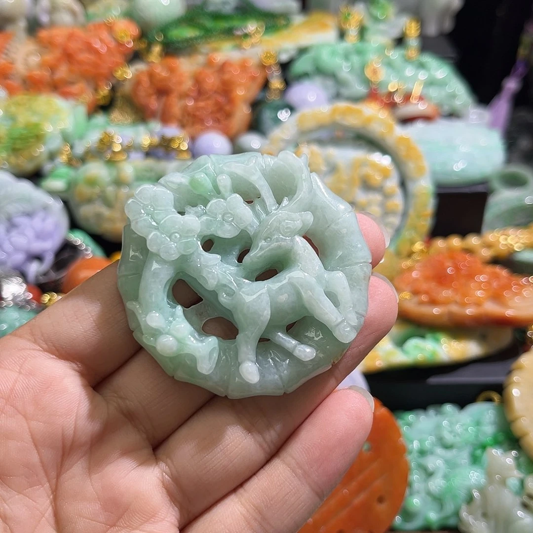 翡翠未镶嵌颈饰待编织