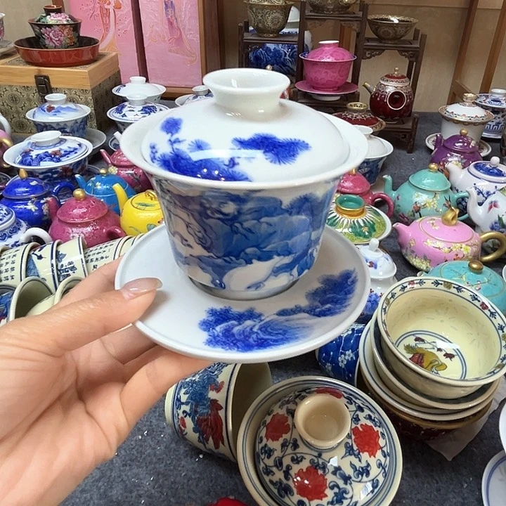 珐琅彩工艺是由釉