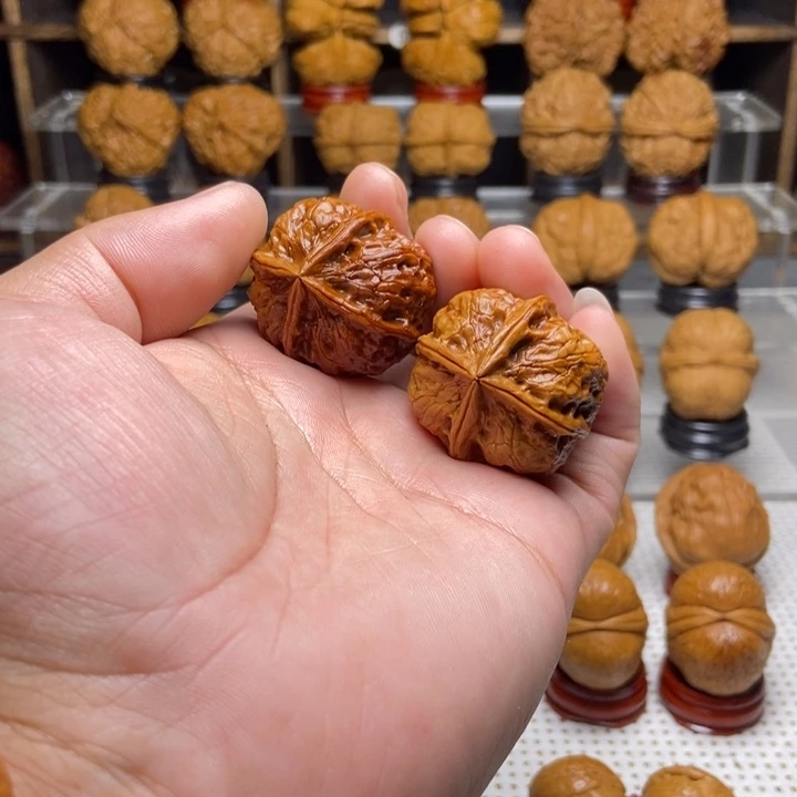 B****文玩核桃吊坠3七彩四棱