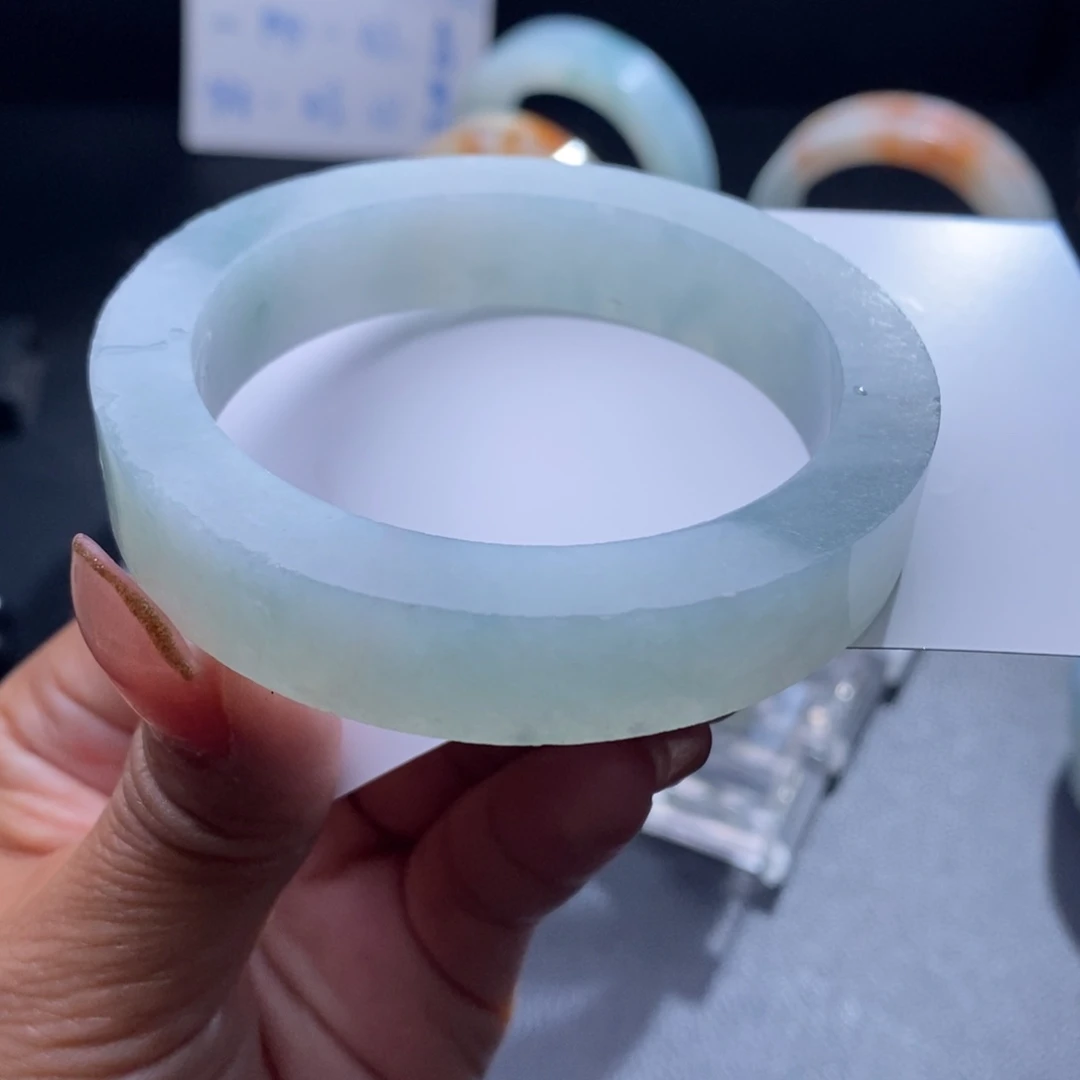 定制翡翠未镶嵌翡翠手镯