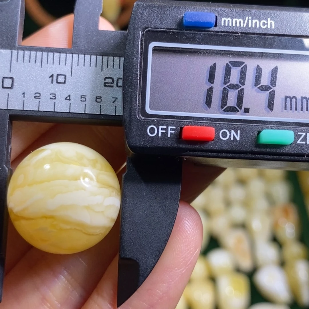 ****山蜜蜡未镶嵌裸石微瑕