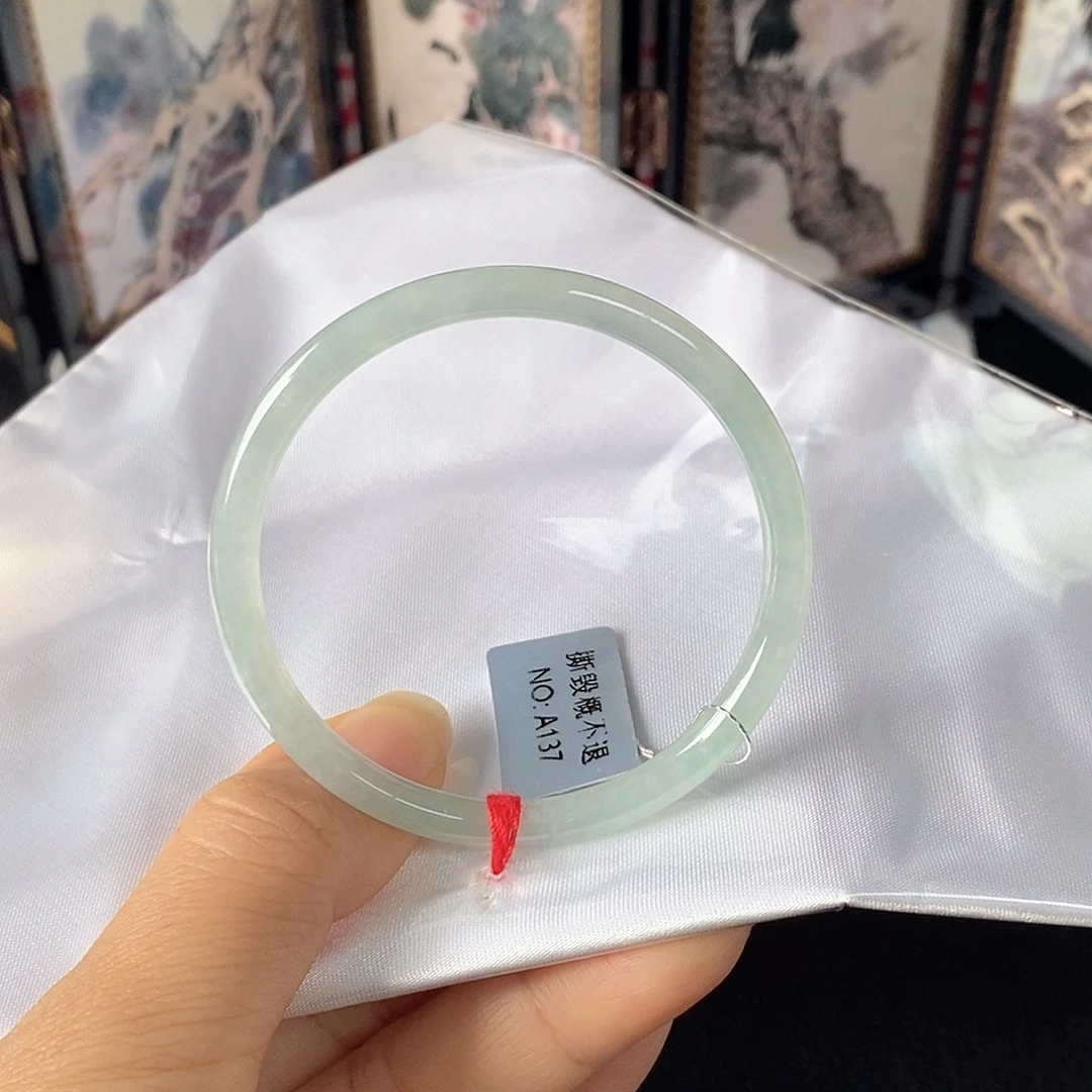 翡翠未镶嵌手镯（圆镯）50