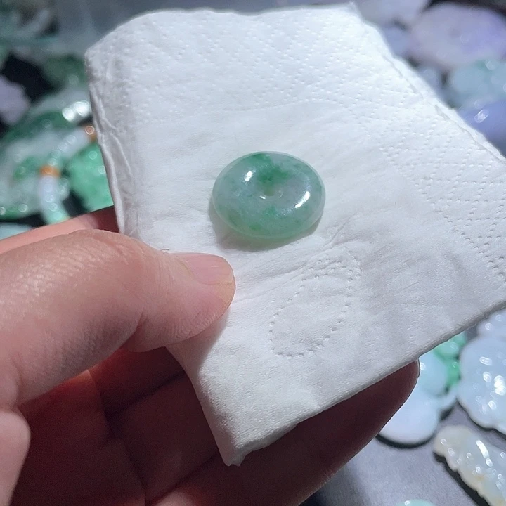 翡翠未镶嵌颈饰天