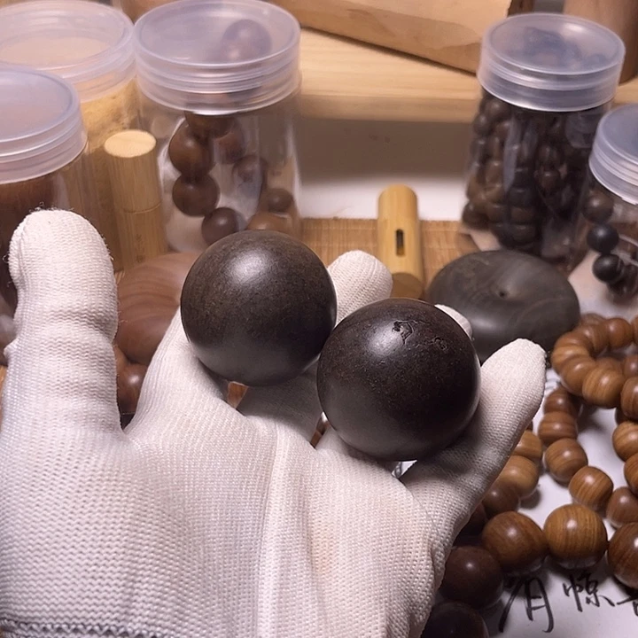 檀香木老山檀香阴沉手球4.0瑕疵