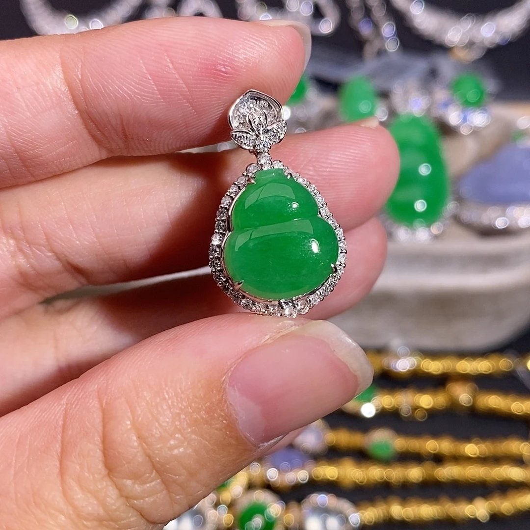 翡翠18K金镶嵌颈饰