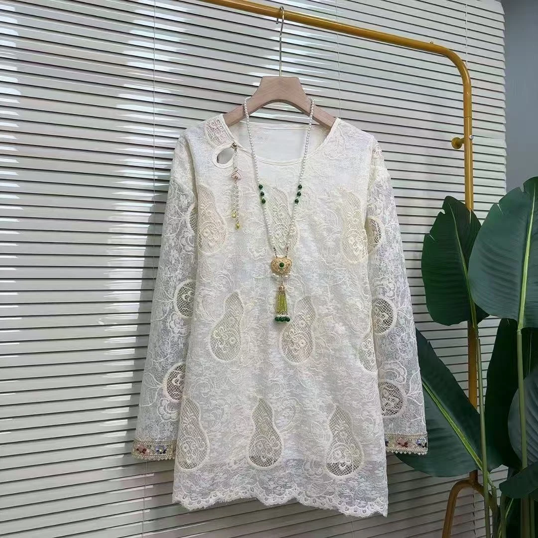 大码女装气质洋气轻奢蕾丝上衣国风刺绣衬衫秋冬打底镂空国风轻奢