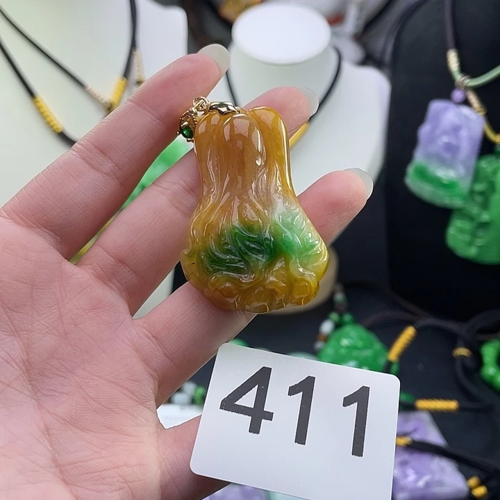 翡翠未镶嵌吊坠(赠链)