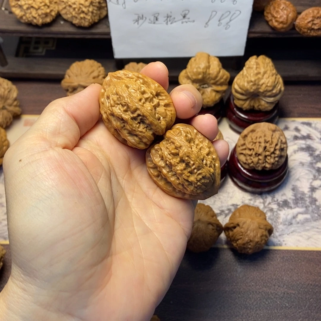 文玩核桃把件全品赤龙鸡心34