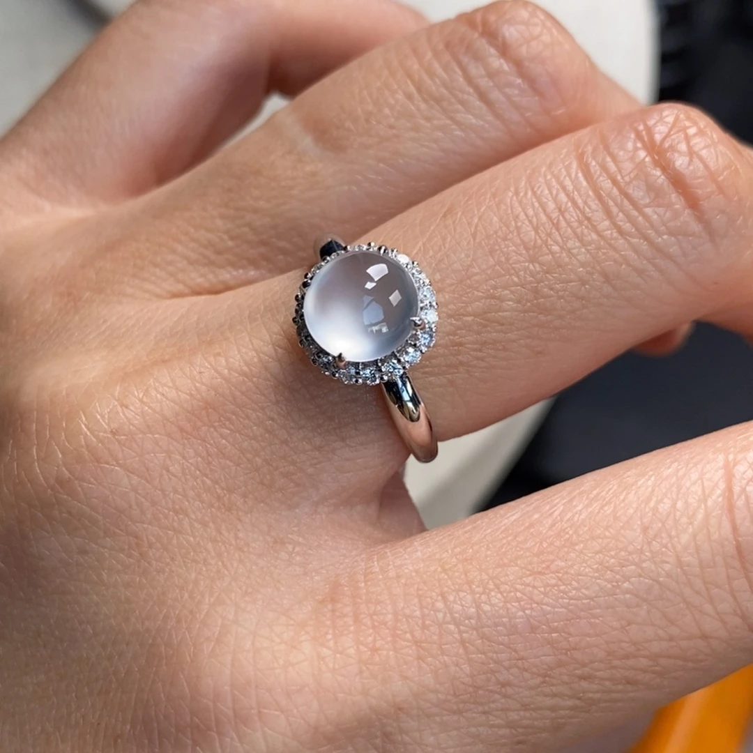 翡翠颈饰18K金镶嵌纯白玻璃钢戒指