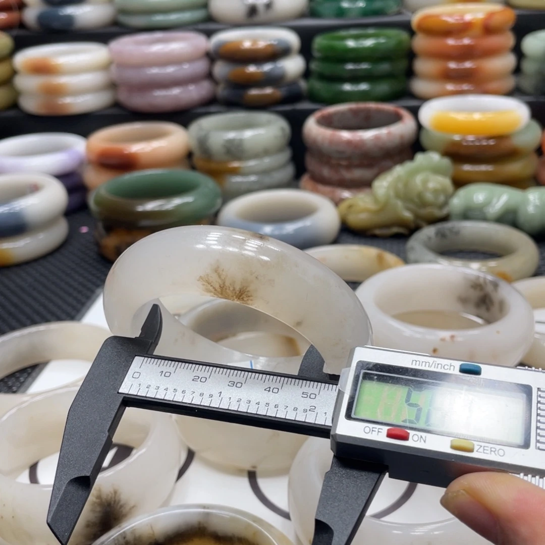 石英岩玉未镶嵌手镯