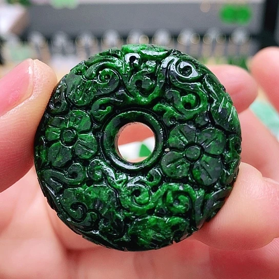 翡翠未镶嵌颈饰挂件