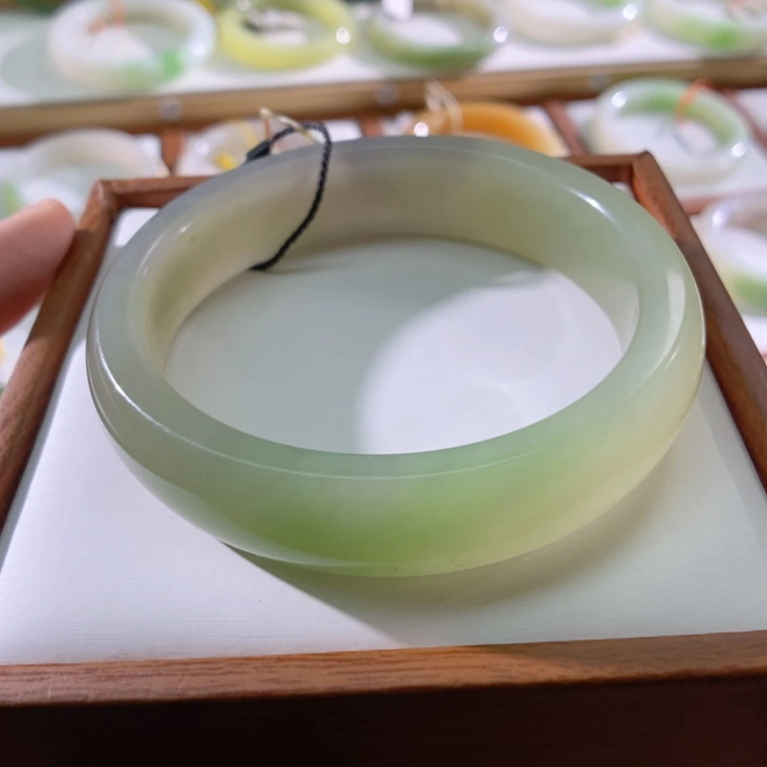 【闪购商品】未镶嵌手镯和田玉（翠青玉）