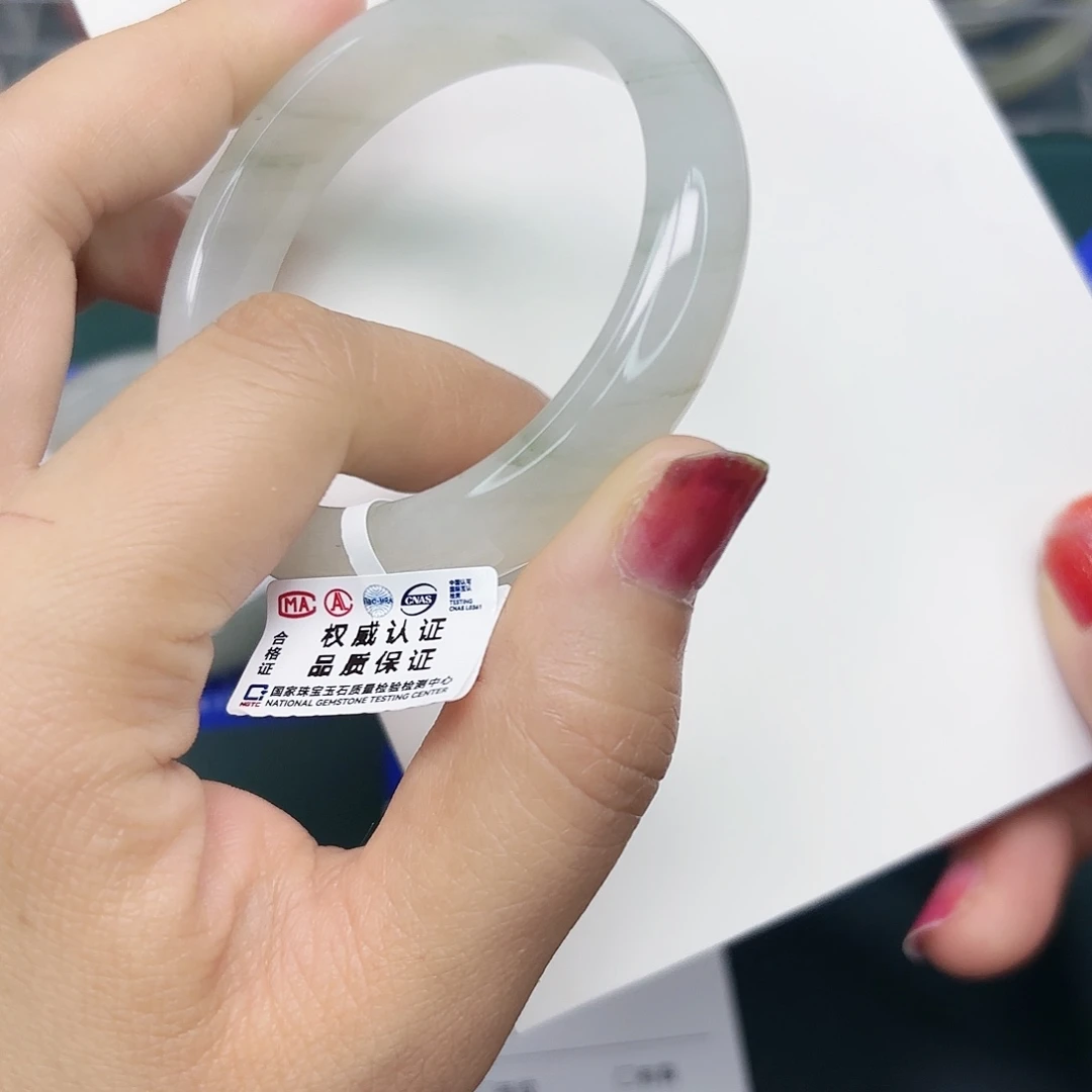 石英质玉未镶嵌手镯13/525351