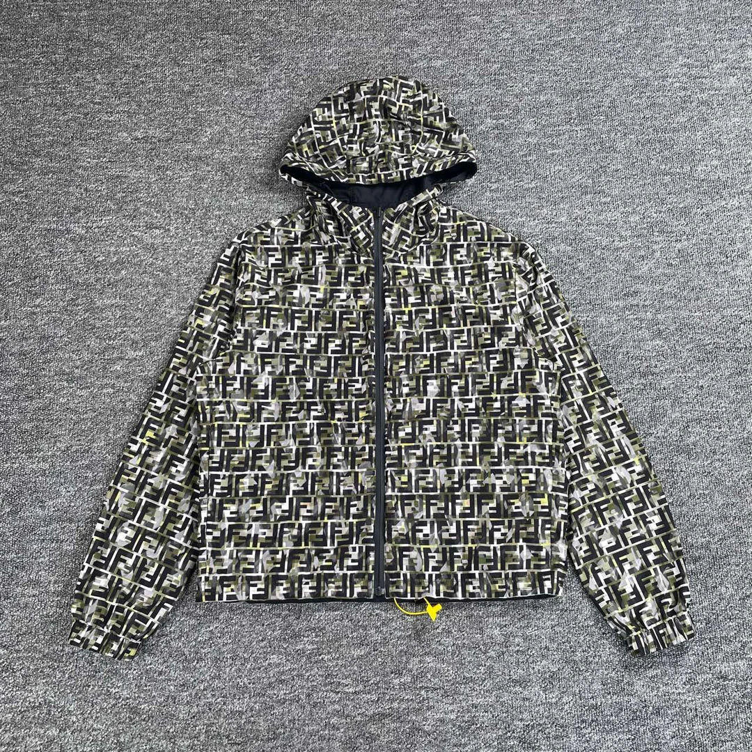 99新 FENDI/芬迪 3200/FENDI 迷彩连帽双面穿连帽外套/48码