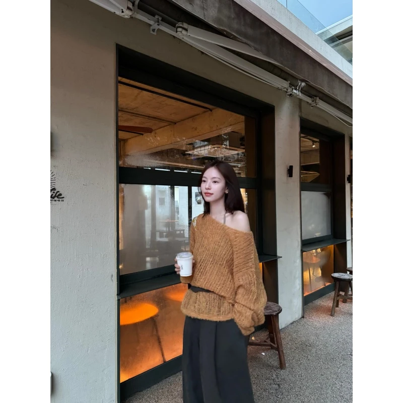 慵懒气质V领长袖针织衫秋冬宽松软糯露肩毛衣复古休闲垂感牛仔裤