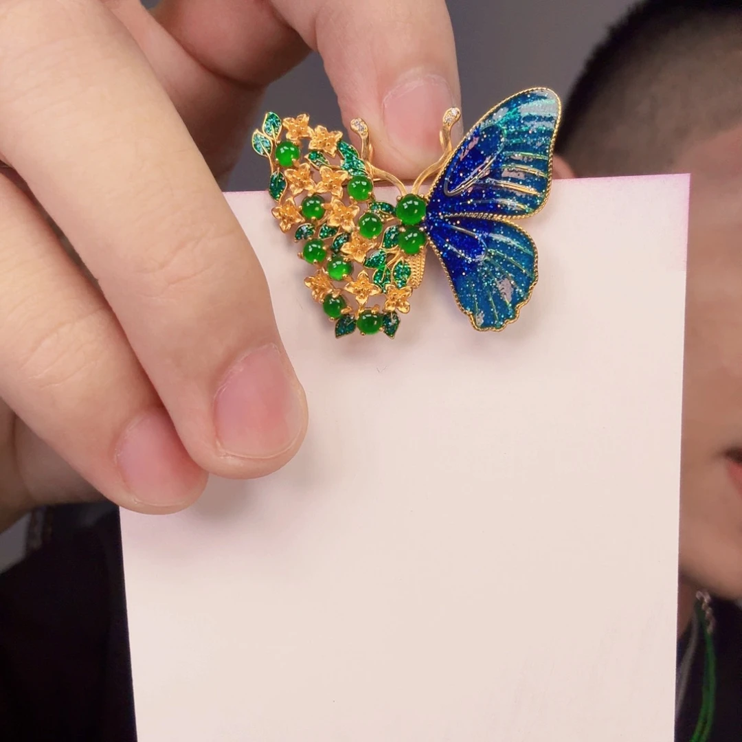 翡翠未镶嵌颈饰一件