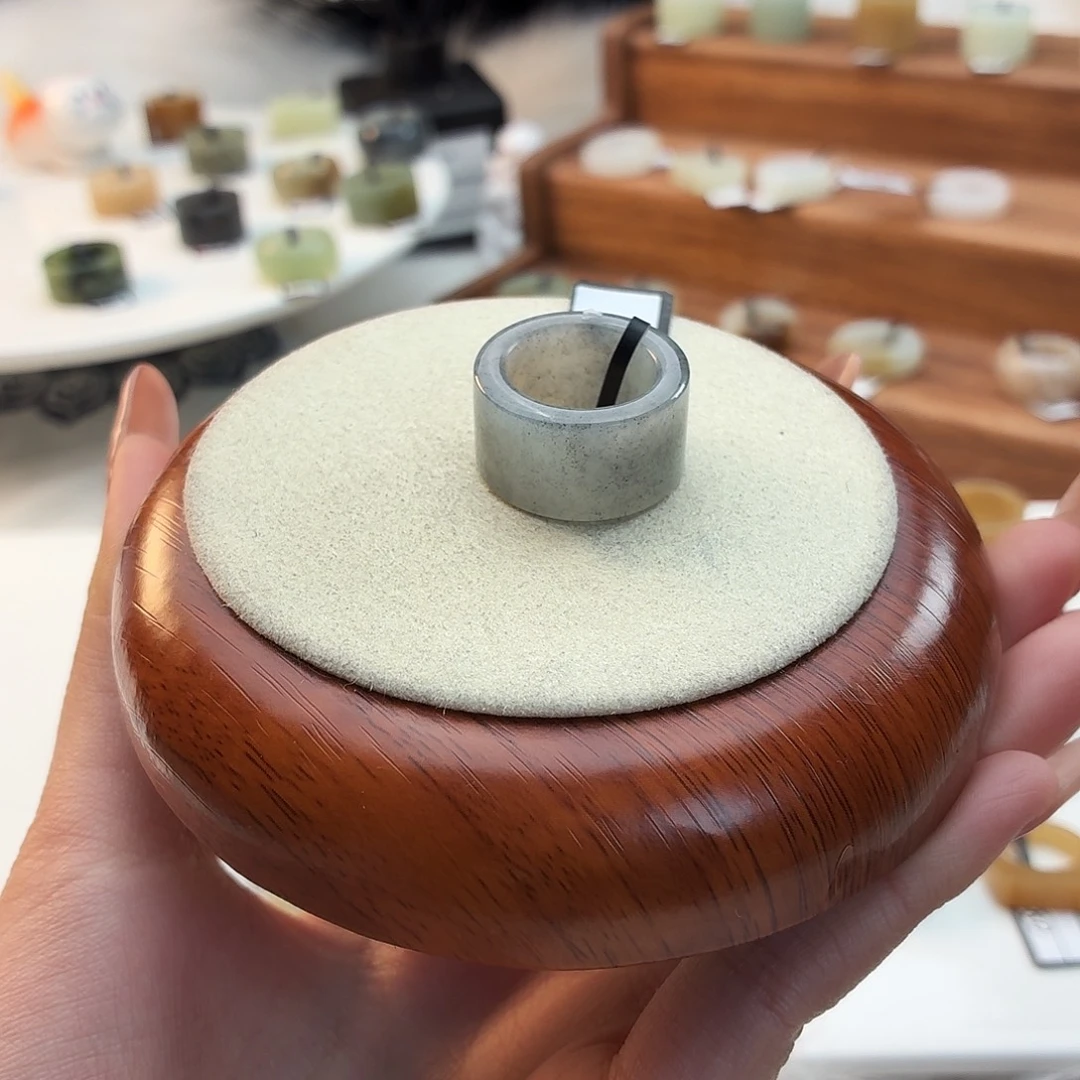 和田玉未镶嵌戒指青花圆切16.07mmj82