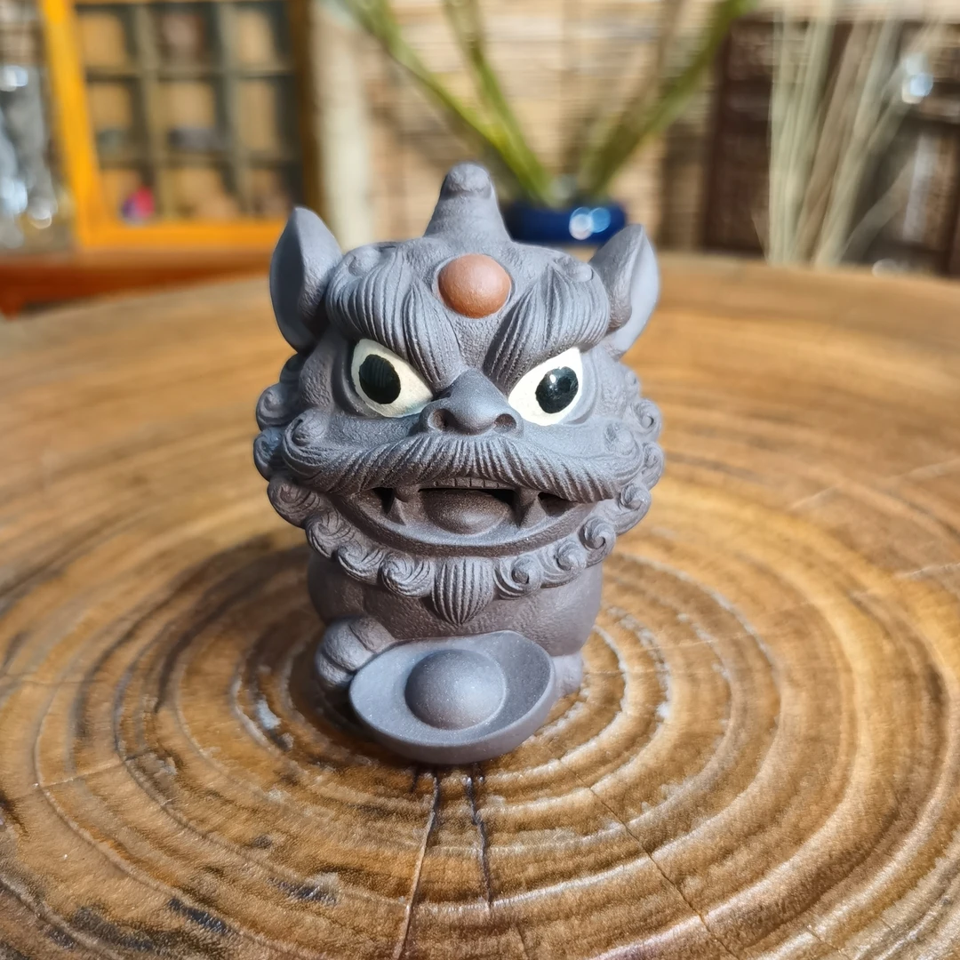 紫砂茶宠摆件祥狮献瑞抱元宝