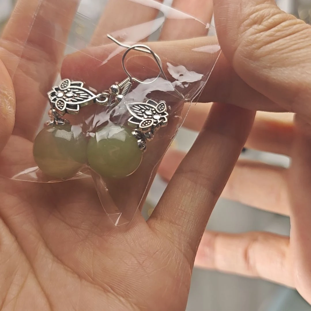 玛瑙/玉髓未镶嵌耳钉天然翡翠色东陵玉荷花款