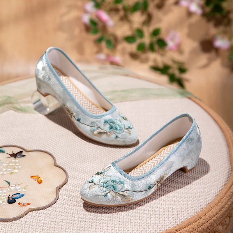 花绣2025秋季新款尖头盘扣旗袍鞋女粗跟透气妈妈单鞋中国风绣花鞋
