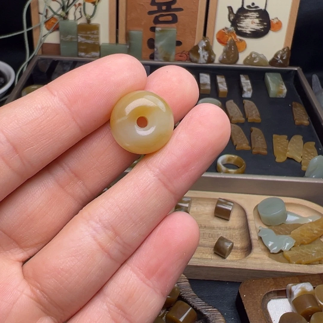 和田玉（糖玉）未镶嵌珠宝奇石平安扣福利