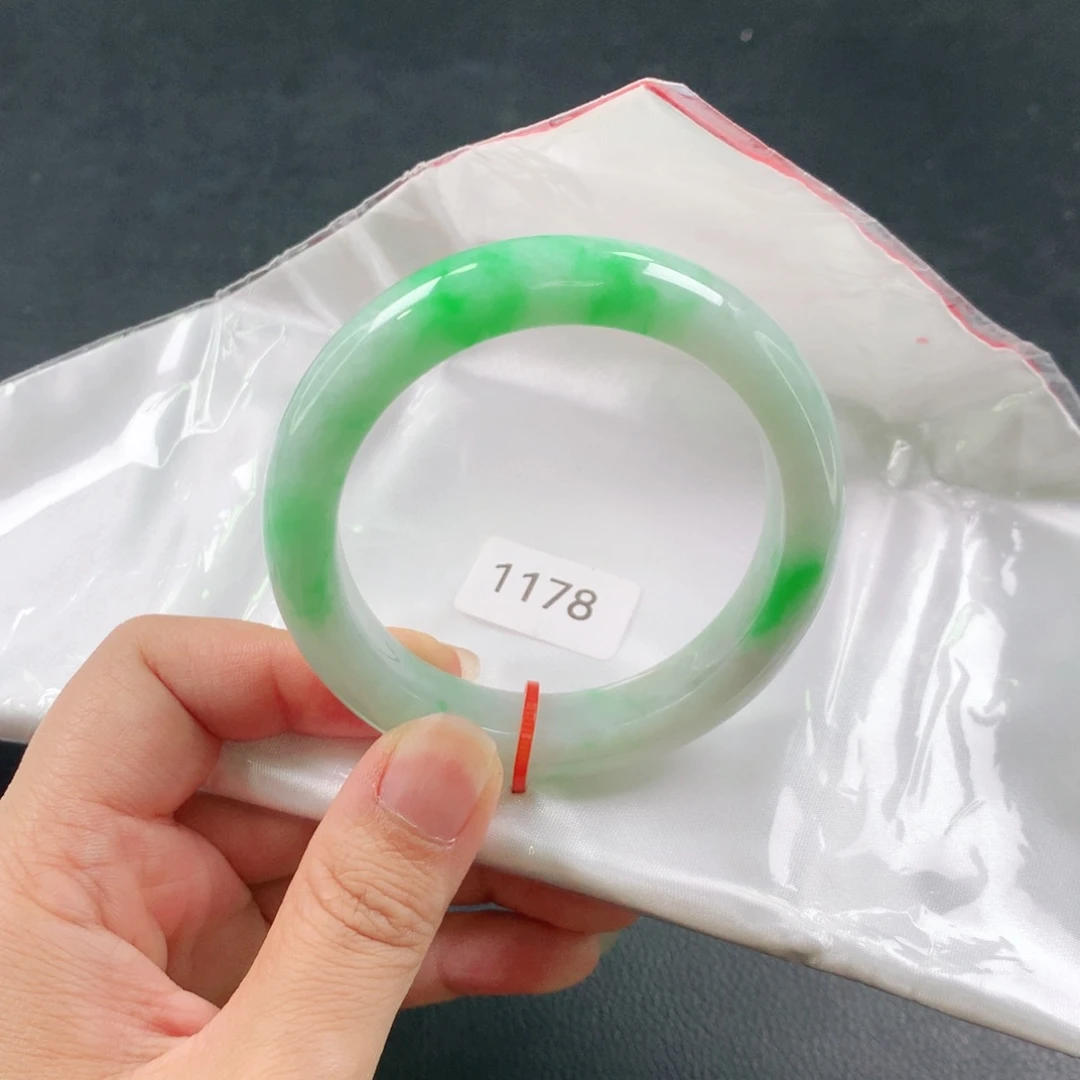 翡翠手镯未镶嵌03。