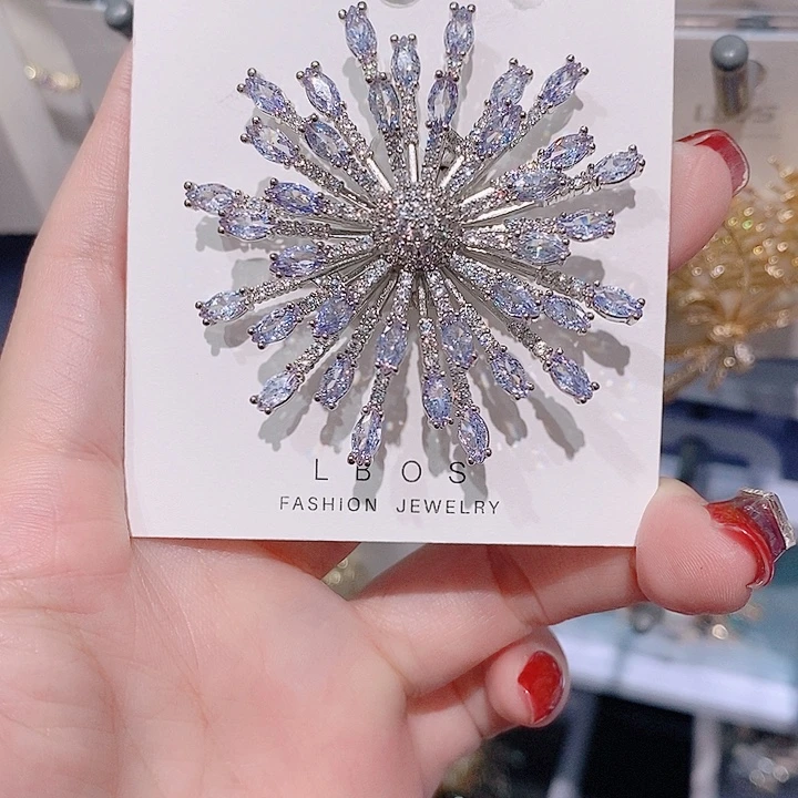 锆石铜合金紫色花环胸针