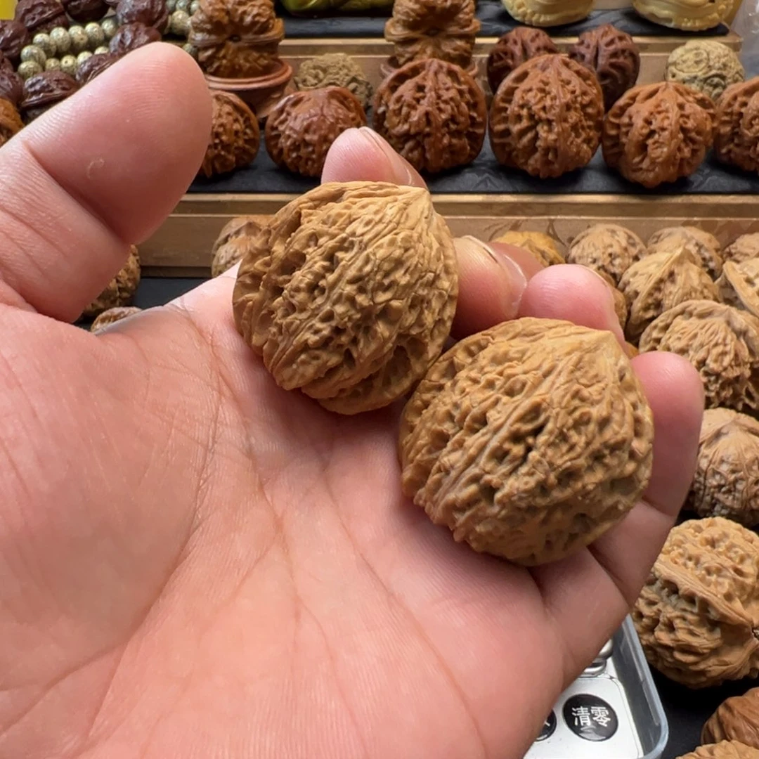 猴头核桃把件文玩核桃，蓟县绣球