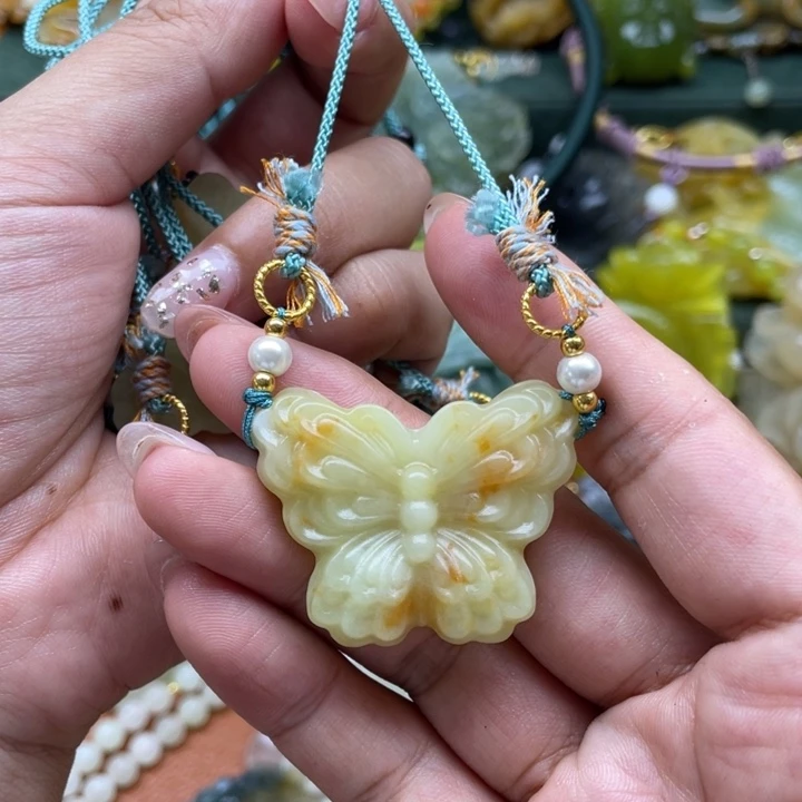 蛇纹石玉未镶嵌颈饰