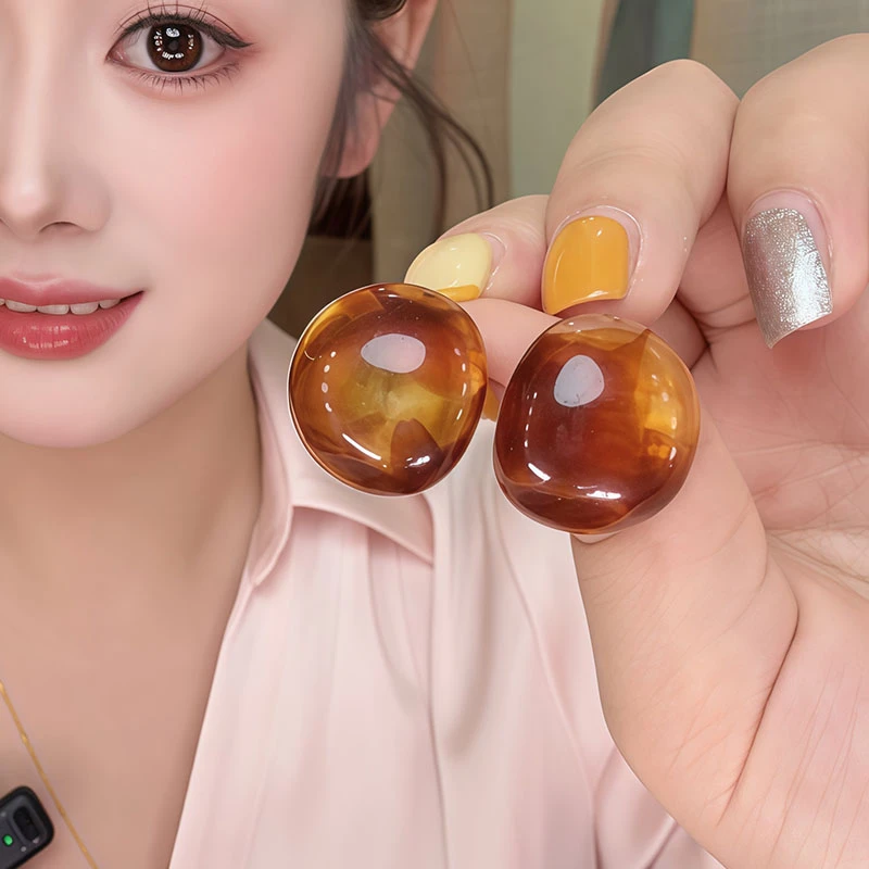 铜合金亚克力耳饰 复古港风琥珀色耳钉女气质轻职风几何百搭耳环