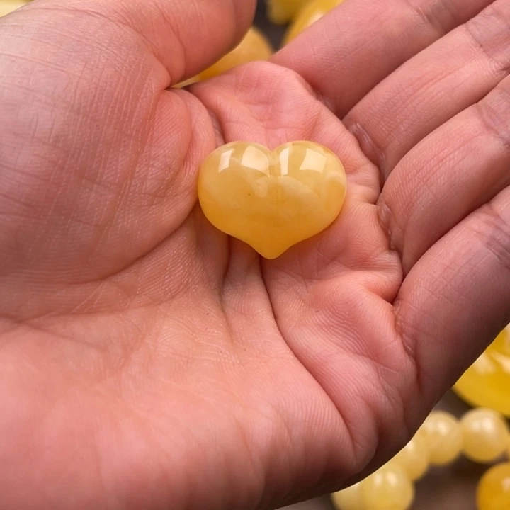 琥珀未镶嵌颈饰蜜蜡