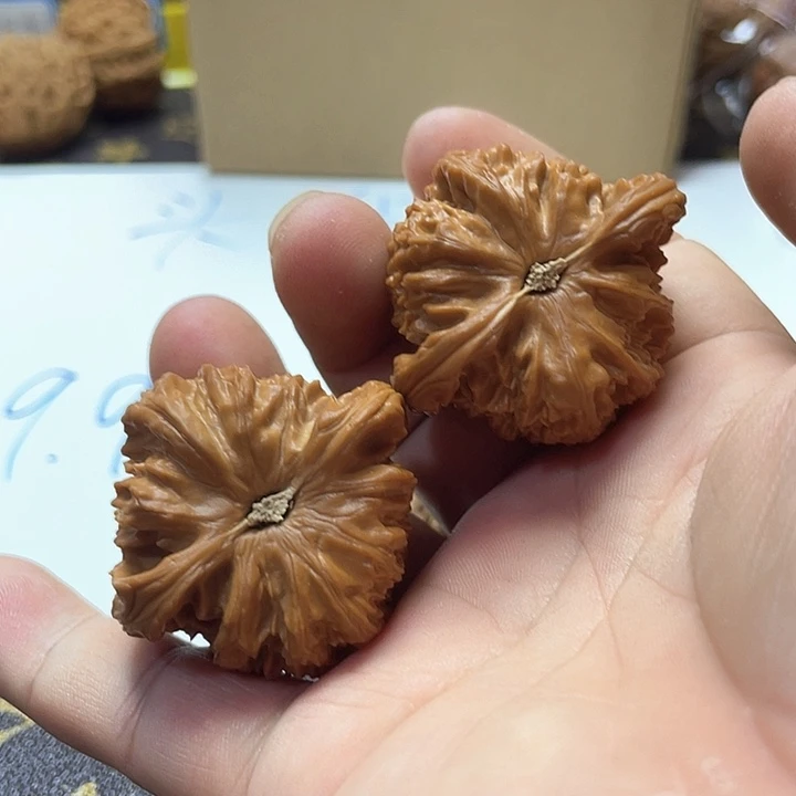余***忆吊坠文玩核桃狮子