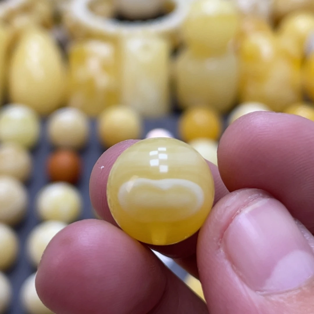 蜜蜡未镶嵌裸石14mm瑕疵