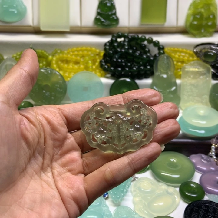 蛇纹石玉未镶嵌颈饰