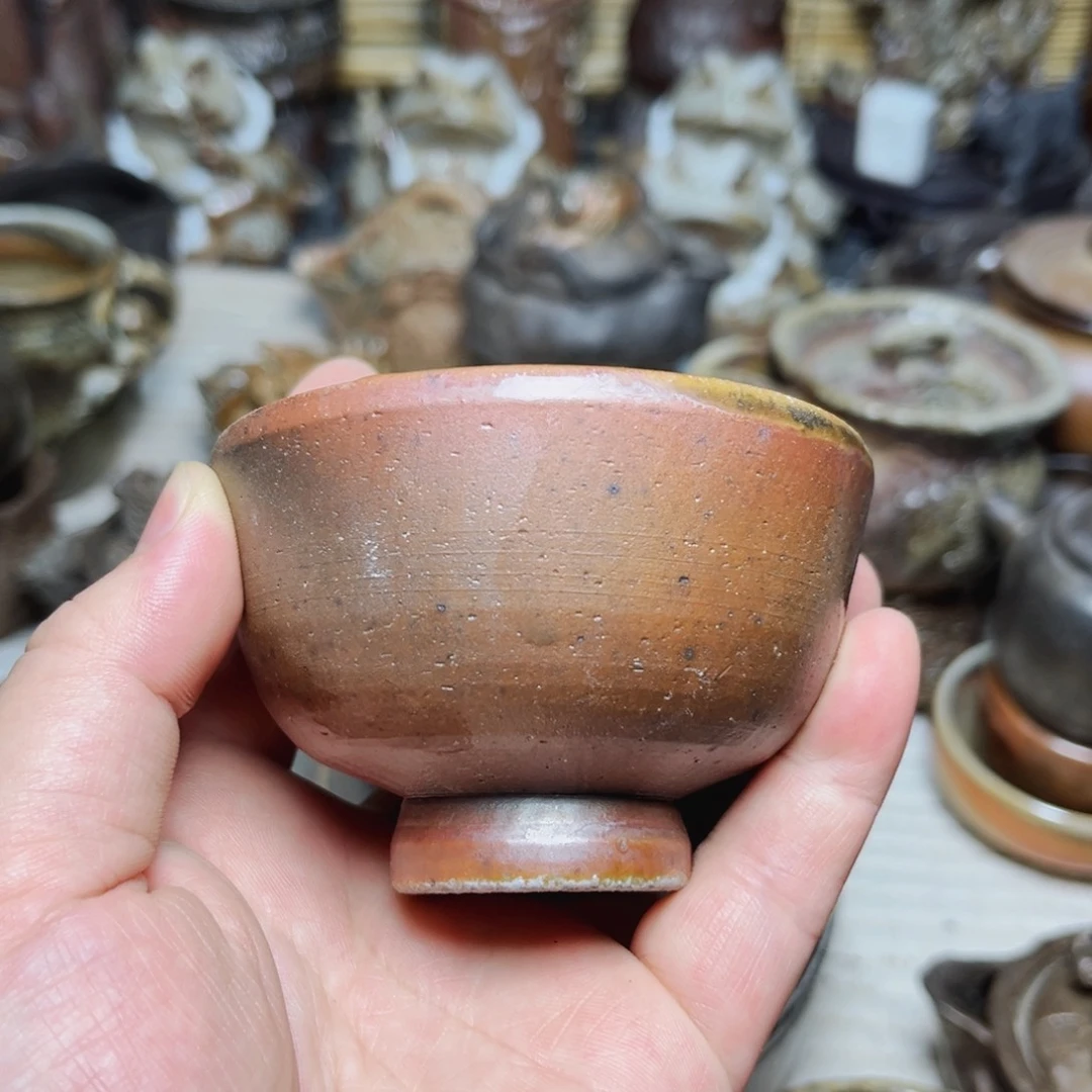 哟……我不敢看电视我在床底下睡觉觉