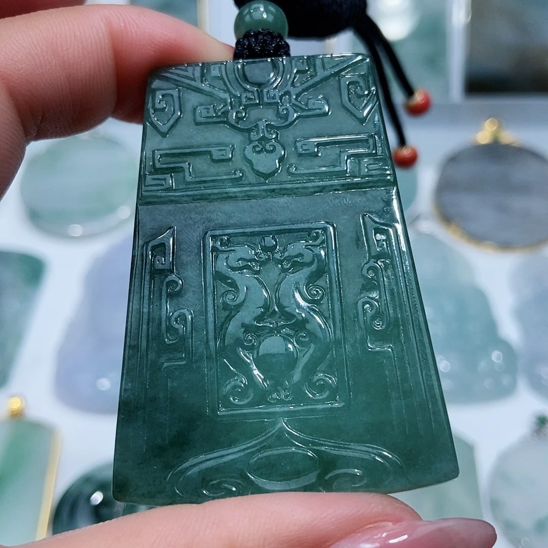 翡翠颈饰未镶嵌缅甸