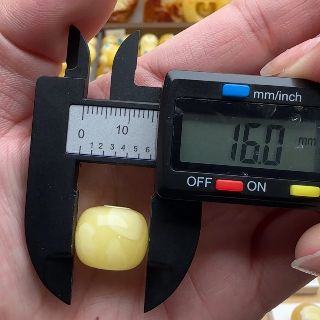 青***在蜜蜡未镶嵌裸石浓蜡老型