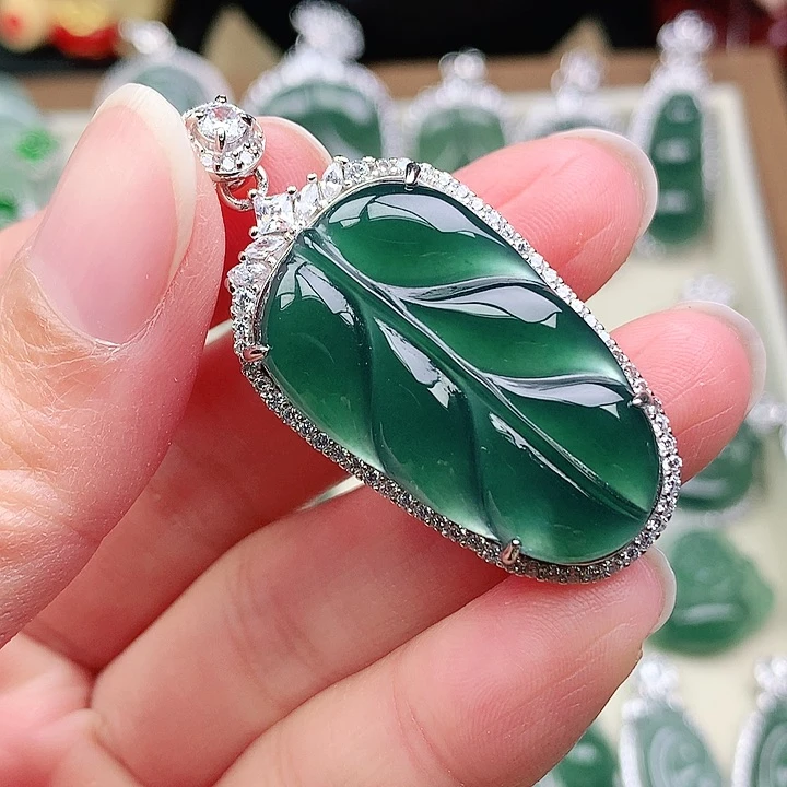 颈饰银S925镶嵌翡翠吊坠