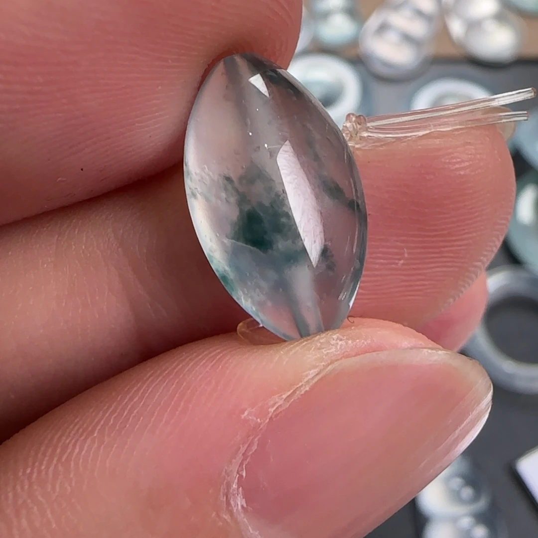 翡翠未镶嵌颈饰