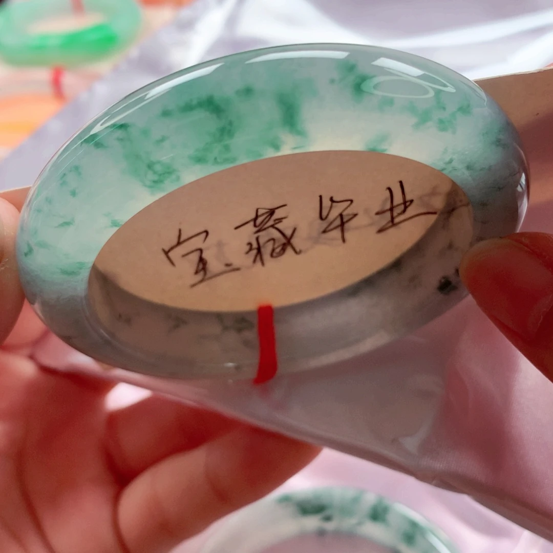 j***r翡翠未镶嵌手镯师妹56.5十几万品质轮胎分单